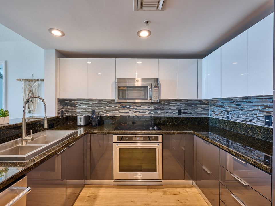 For Sale: $449,000 (2 beds, 2 baths, 1130 Square Feet)