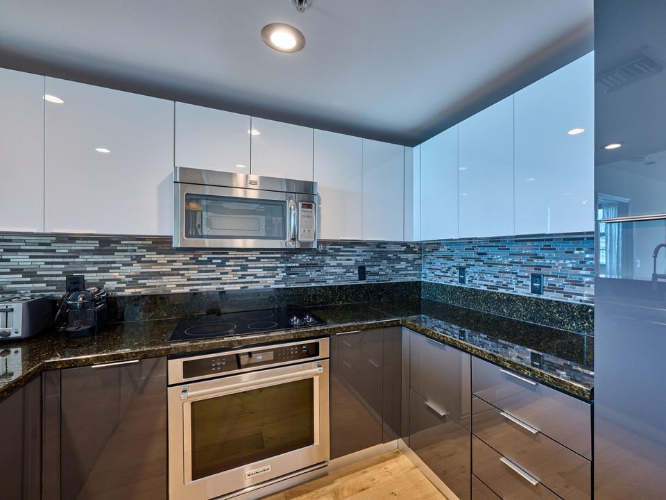 For Sale: $449,000 (2 beds, 2 baths, 1130 Square Feet)