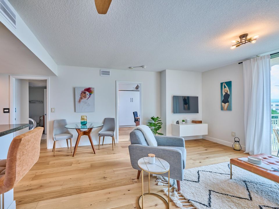 For Sale: $449,000 (2 beds, 2 baths, 1130 Square Feet)