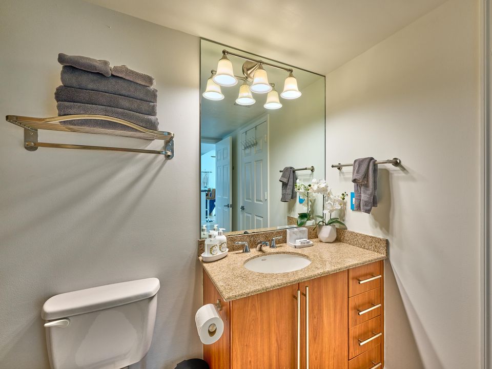 For Sale: $449,000 (2 beds, 2 baths, 1130 Square Feet)