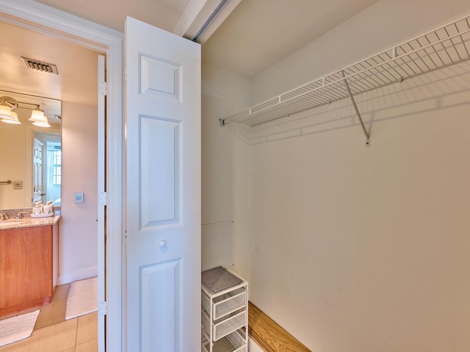 For Sale: $449,000 (2 beds, 2 baths, 1130 Square Feet)