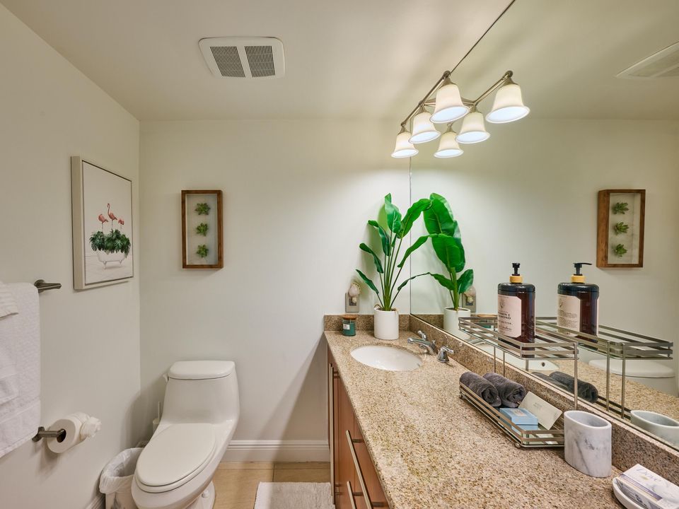 For Sale: $449,000 (2 beds, 2 baths, 1130 Square Feet)