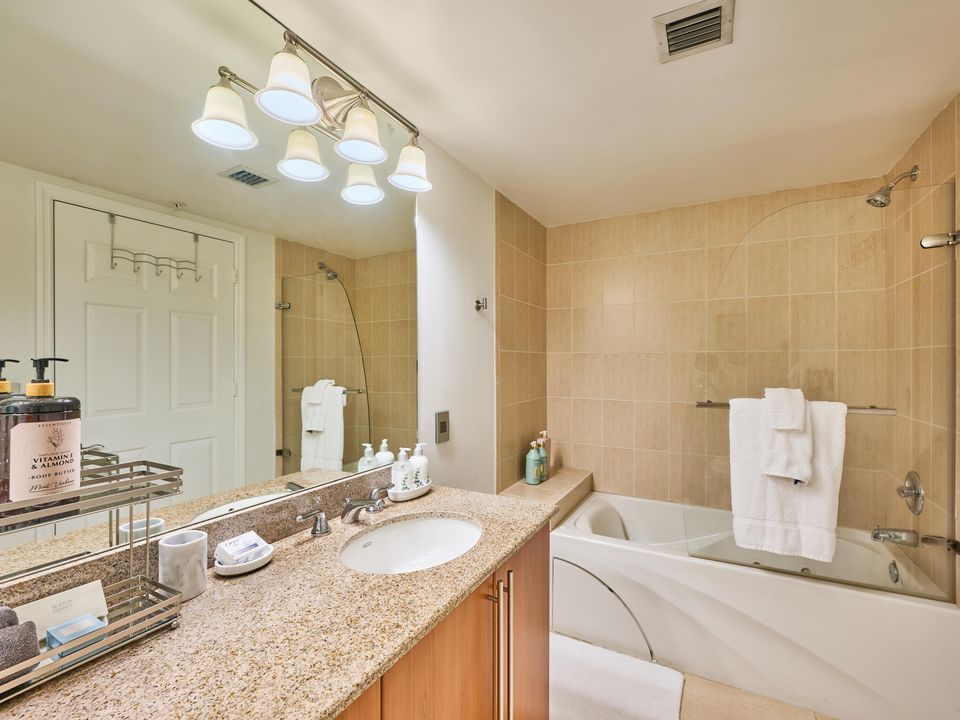 For Sale: $449,000 (2 beds, 2 baths, 1130 Square Feet)