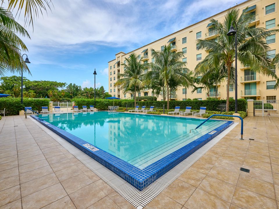 For Sale: $449,000 (2 beds, 2 baths, 1130 Square Feet)