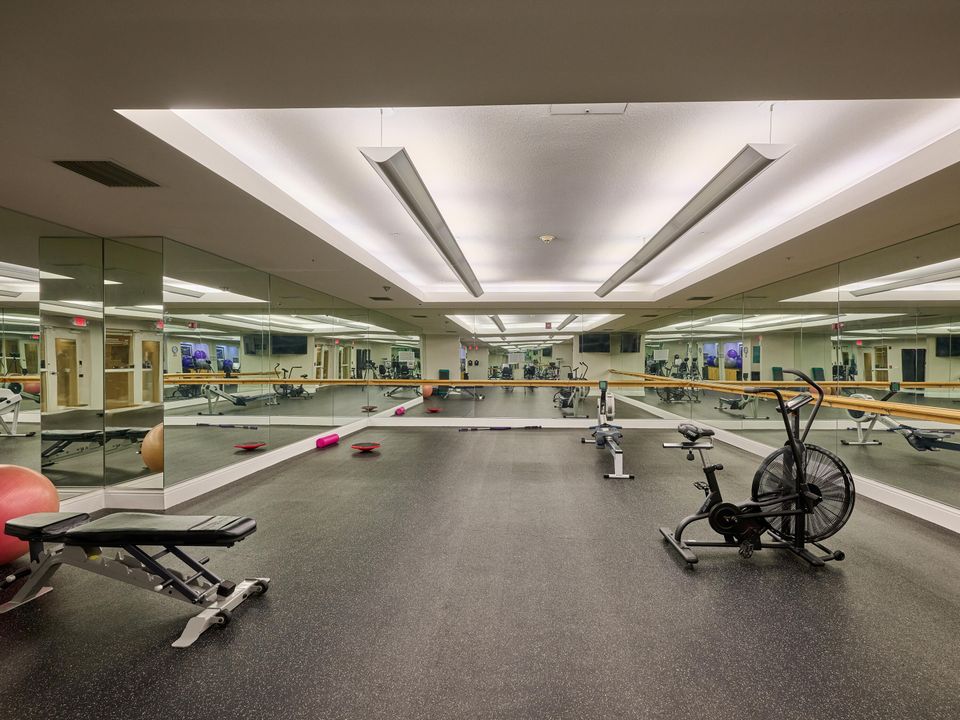 For Sale: $449,000 (2 beds, 2 baths, 1130 Square Feet)