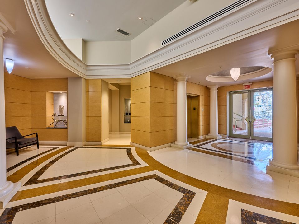 For Sale: $449,000 (2 beds, 2 baths, 1130 Square Feet)