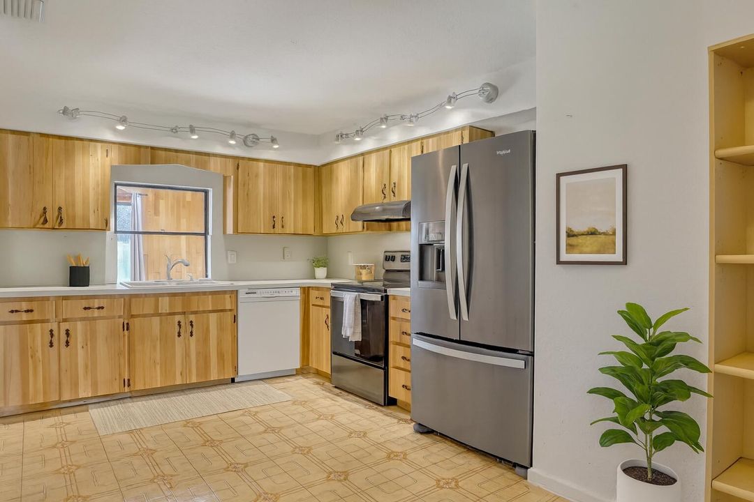 Activo con contrato: $465,000 (3 camas, 2 baños, 1672 Pies cuadrados)