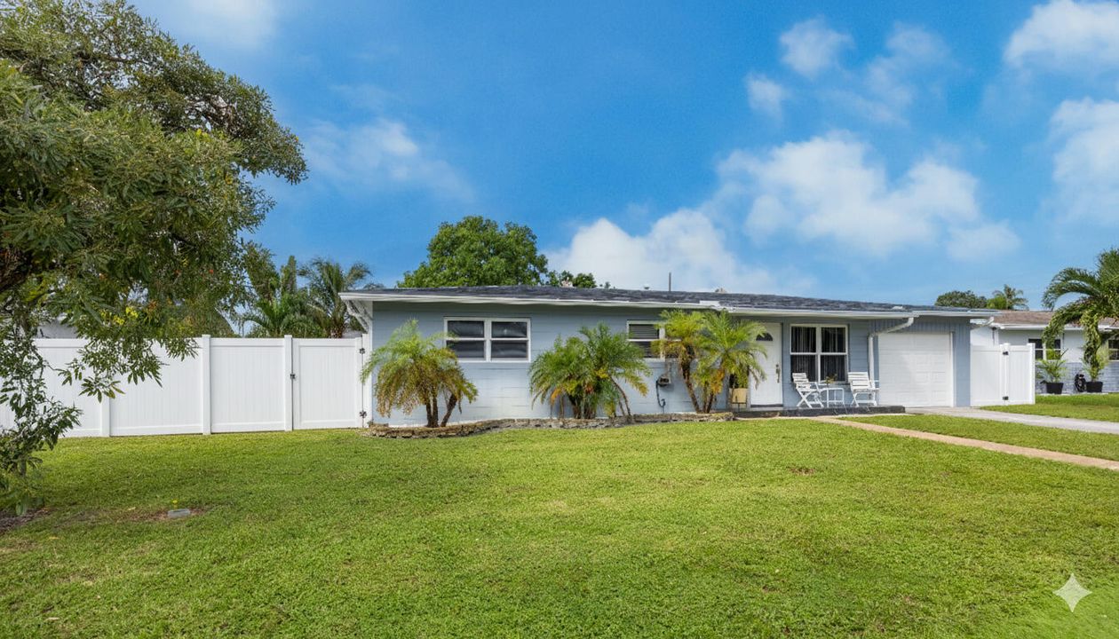 For Sale: $649,995 (3 beds, 2 baths, 1200 Square Feet)