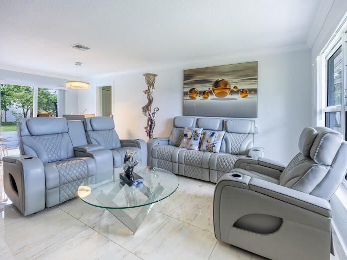 For Sale: $649,995 (3 beds, 2 baths, 1200 Square Feet)