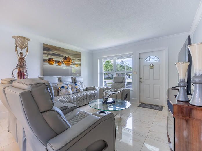 For Sale: $649,995 (3 beds, 2 baths, 1200 Square Feet)