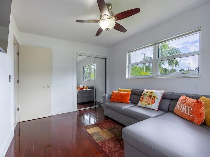 For Sale: $649,995 (3 beds, 2 baths, 1200 Square Feet)