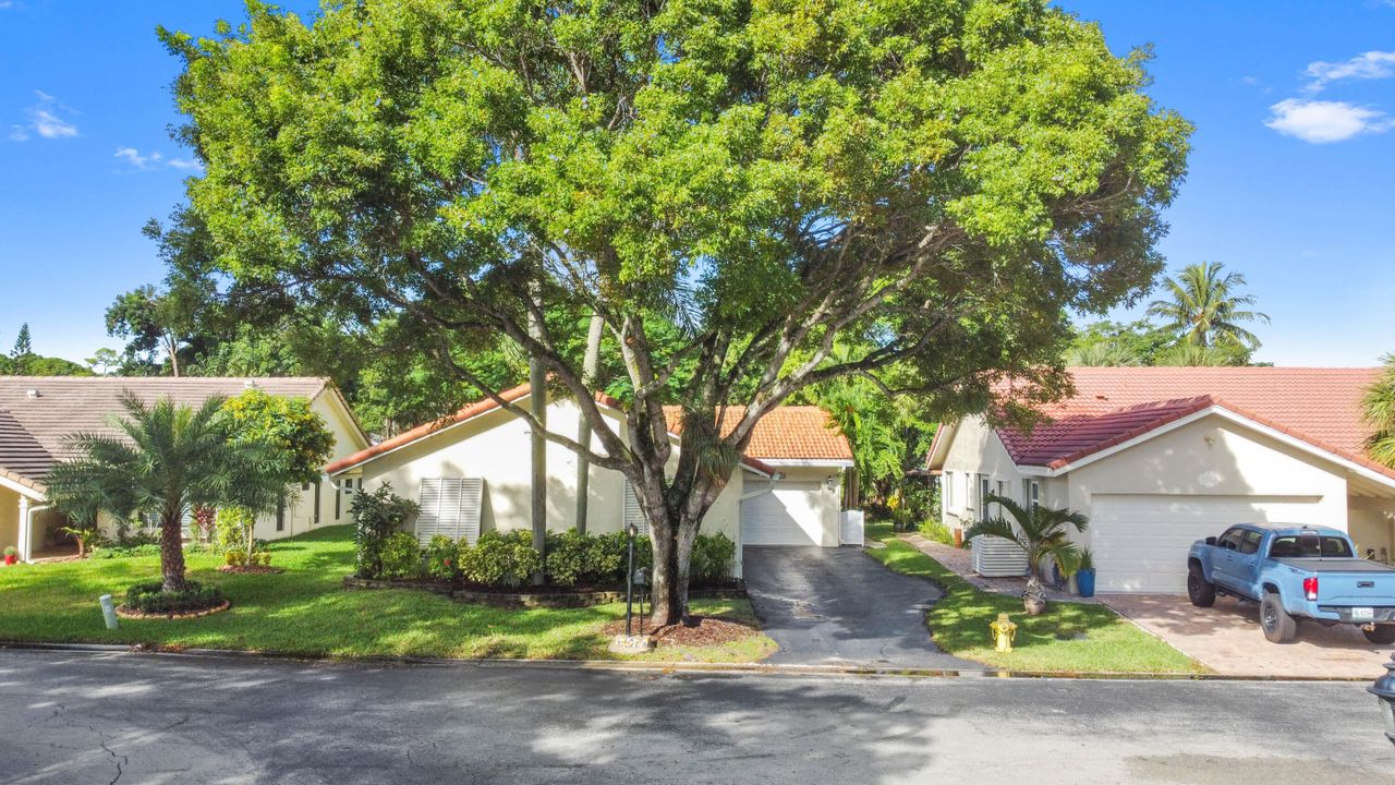 Под контрактом: $499,000 (3 спален, 2 ванн, 1456 Квадратных фут)