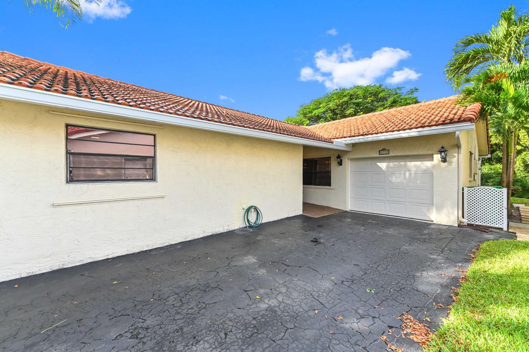 Под контрактом: $499,000 (3 спален, 2 ванн, 1456 Квадратных фут)