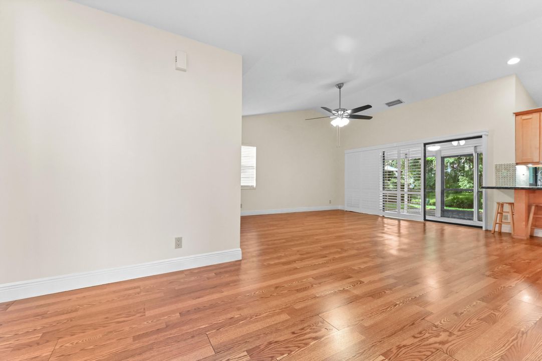 Под контрактом: $499,000 (3 спален, 2 ванн, 1456 Квадратных фут)