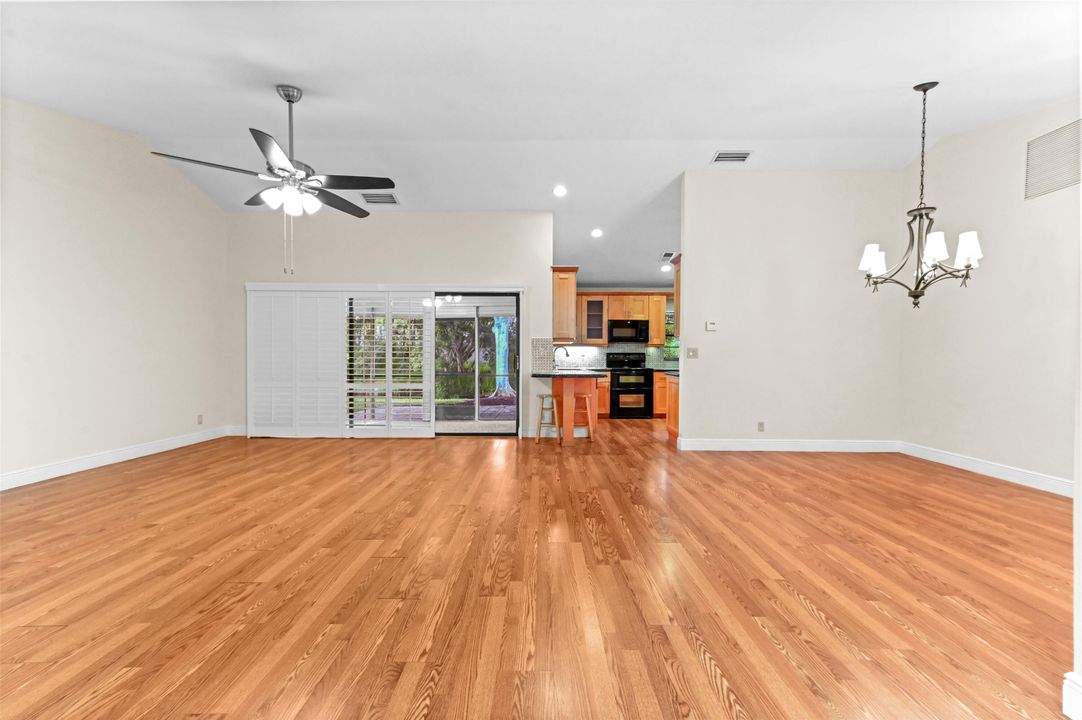 Под контрактом: $499,000 (3 спален, 2 ванн, 1456 Квадратных фут)