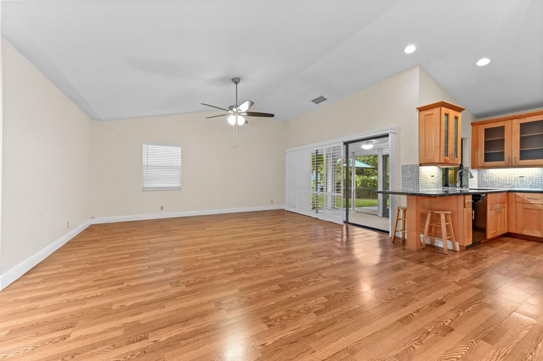 Под контрактом: $499,000 (3 спален, 2 ванн, 1456 Квадратных фут)