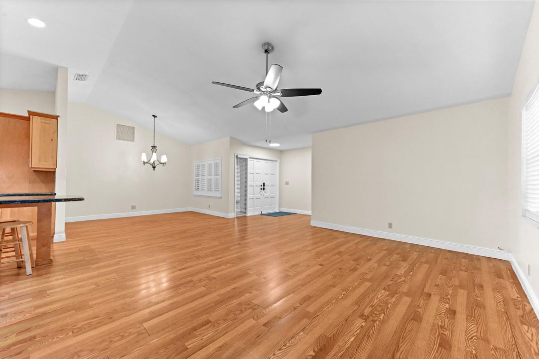 Под контрактом: $499,000 (3 спален, 2 ванн, 1456 Квадратных фут)