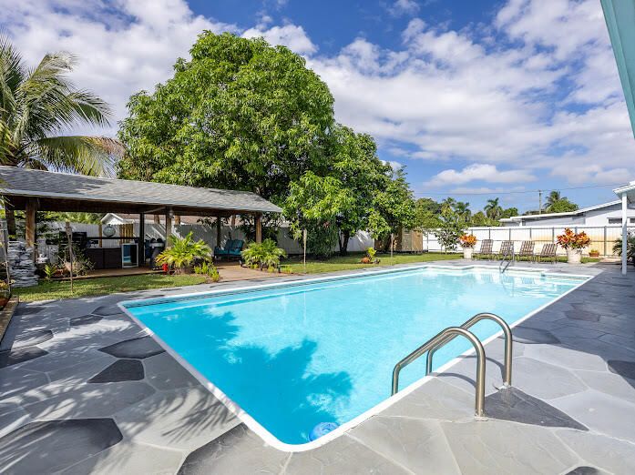 For Sale: $649,995 (3 beds, 2 baths, 1200 Square Feet)