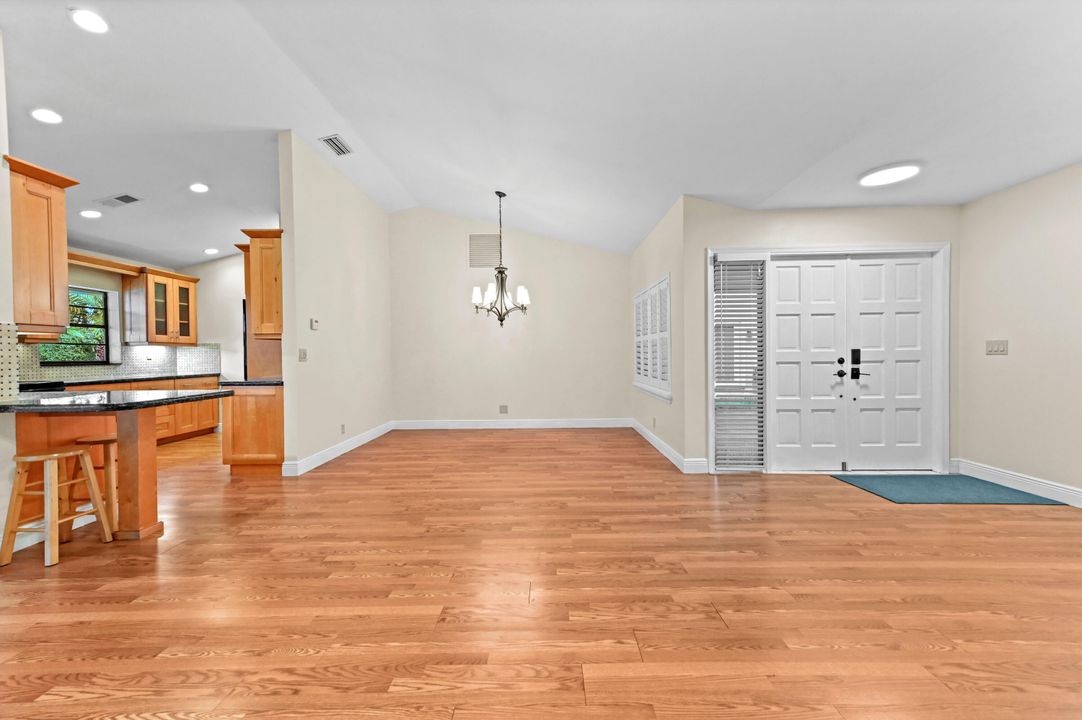 Под контрактом: $499,000 (3 спален, 2 ванн, 1456 Квадратных фут)