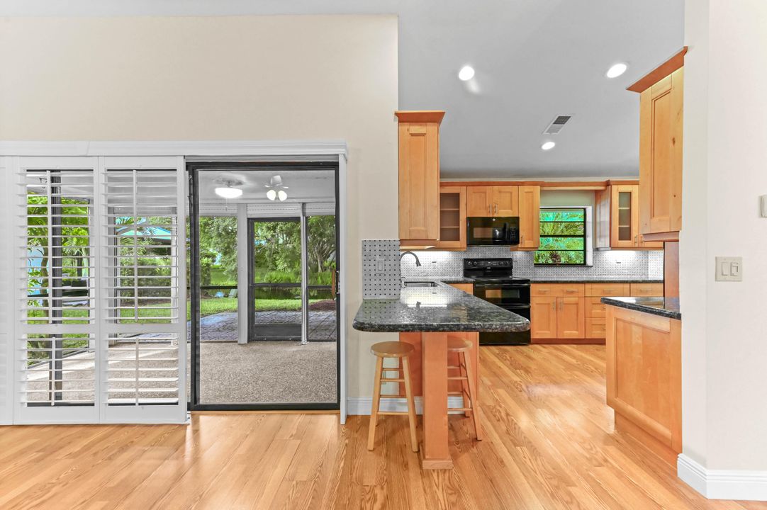 Под контрактом: $499,000 (3 спален, 2 ванн, 1456 Квадратных фут)