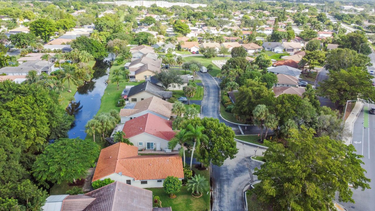 Под контрактом: $499,000 (3 спален, 2 ванн, 1456 Квадратных фут)