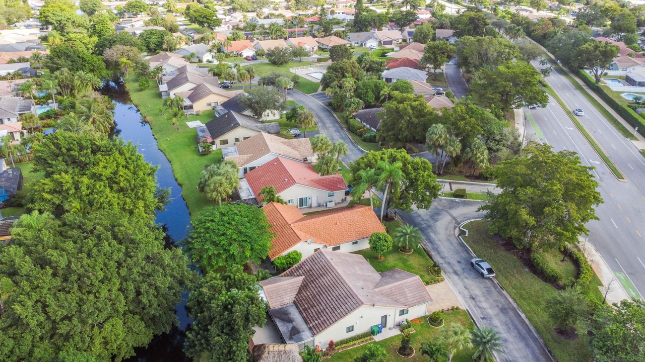 Под контрактом: $499,000 (3 спален, 2 ванн, 1456 Квадратных фут)