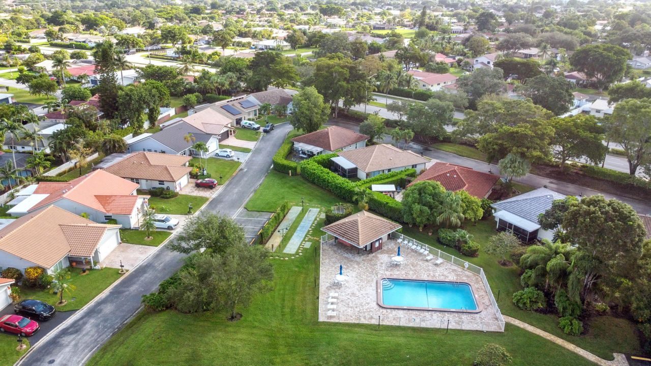 Под контрактом: $499,000 (3 спален, 2 ванн, 1456 Квадратных фут)