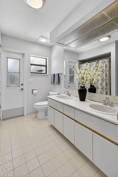 For Sale: $1,250,000 (4 beds, 2 baths, 2318 Square Feet)