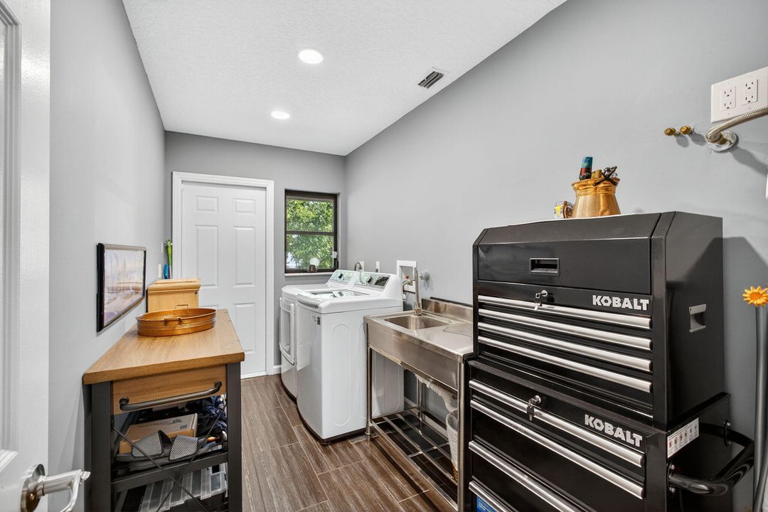 For Sale: $1,250,000 (4 beds, 2 baths, 2318 Square Feet)