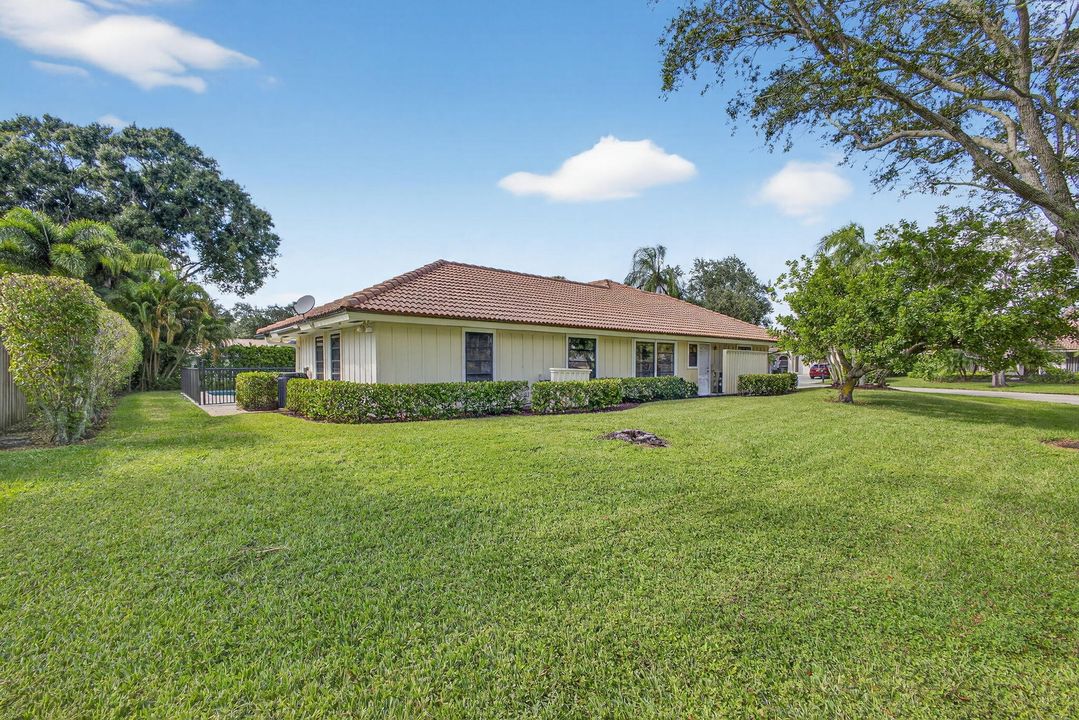 For Sale: $1,250,000 (4 beds, 2 baths, 2318 Square Feet)