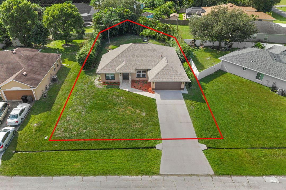 Под контрактом: $410,000 (3 спален, 2 ванн, 1765 Квадратных фут)