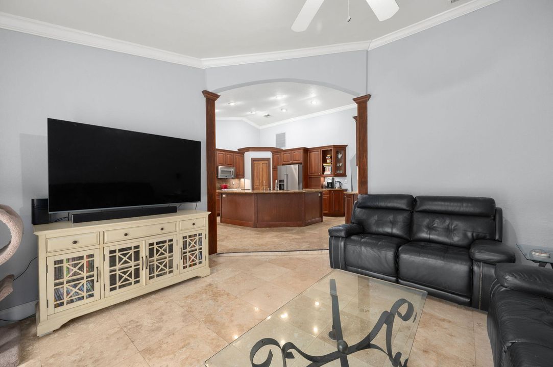 Под контрактом: $410,000 (3 спален, 2 ванн, 1765 Квадратных фут)