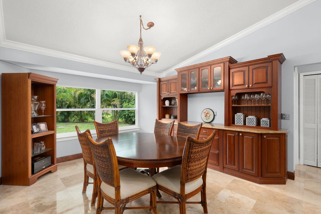 Под контрактом: $410,000 (3 спален, 2 ванн, 1765 Квадратных фут)