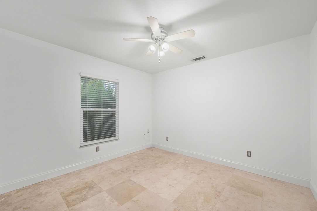 Под контрактом: $410,000 (3 спален, 2 ванн, 1765 Квадратных фут)