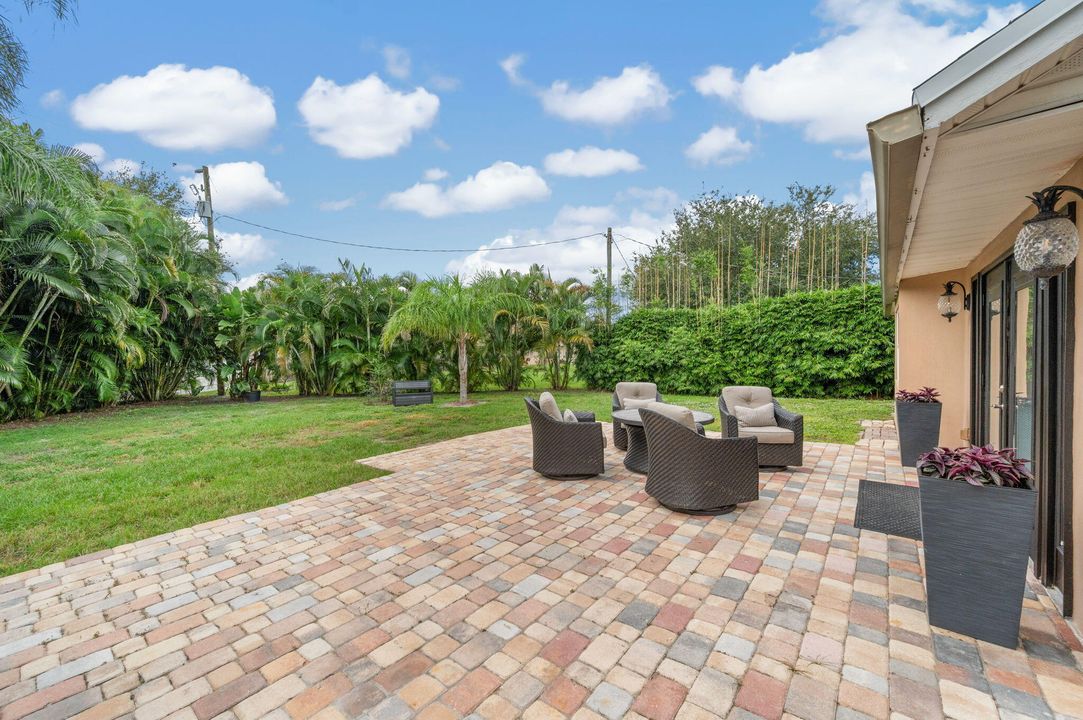 Под контрактом: $410,000 (3 спален, 2 ванн, 1765 Квадратных фут)