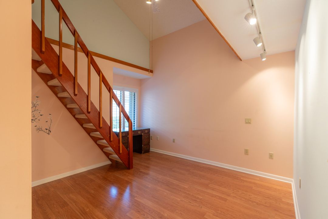 合同活跃: $1,050,000 (3 贝兹, 2 浴室, 1889 平方英尺)