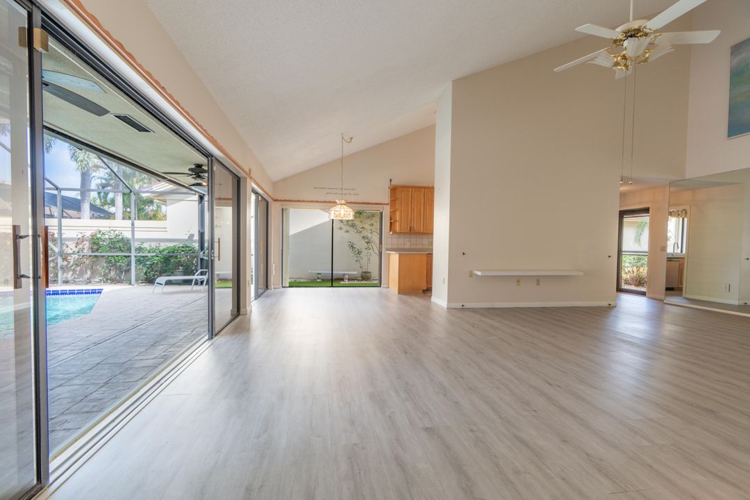 合同活跃: $1,050,000 (3 贝兹, 2 浴室, 1889 平方英尺)