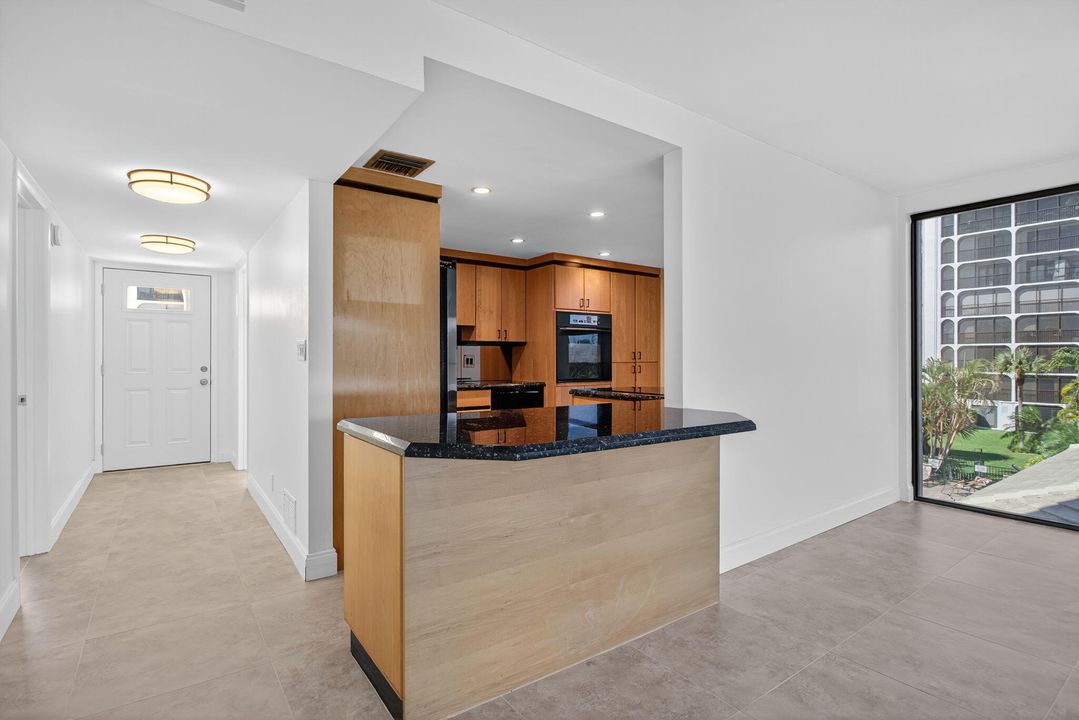 Под контрактом: $500,000 (3 спален, 2 ванн, 1650 Квадратных фут)