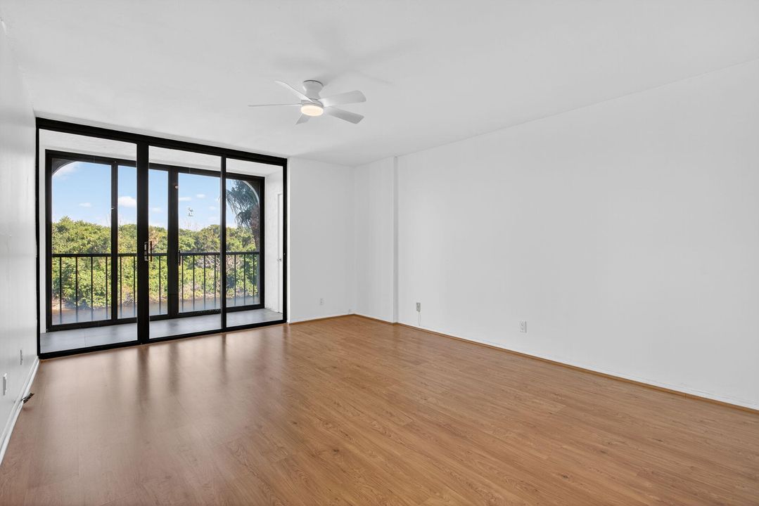 Под контрактом: $500,000 (3 спален, 2 ванн, 1650 Квадратных фут)