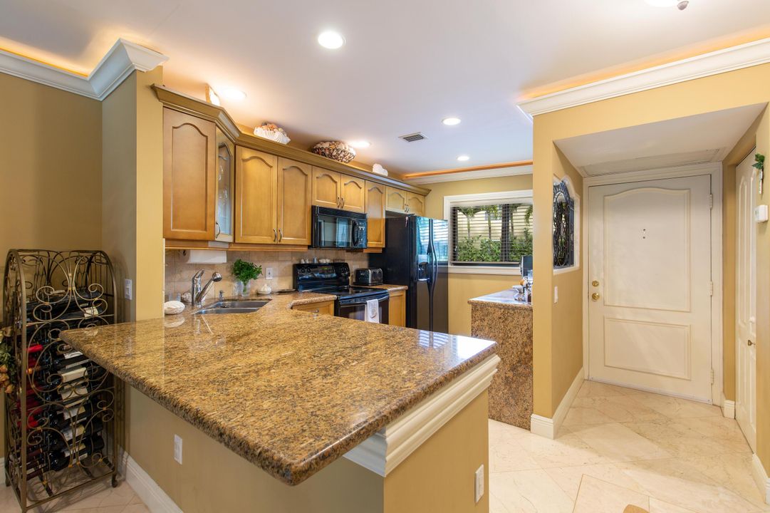 На продажу: $699,900 (2 спален, 2 ванн, 1121 Квадратных фут)