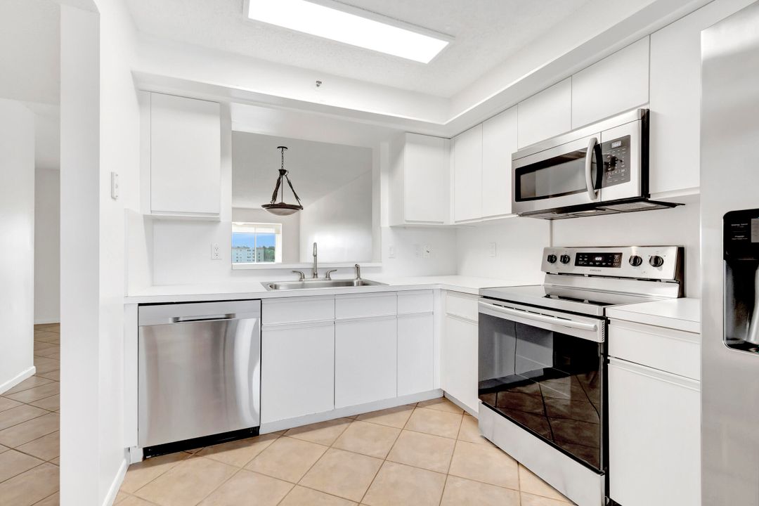 For Rent: $3,200 (2 beds, 2 baths, 1500 Square Feet)