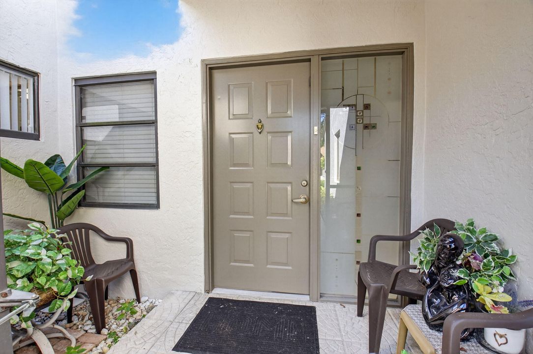 For Sale: $379,000 (2 beds, 2 baths, 1310 Square Feet)