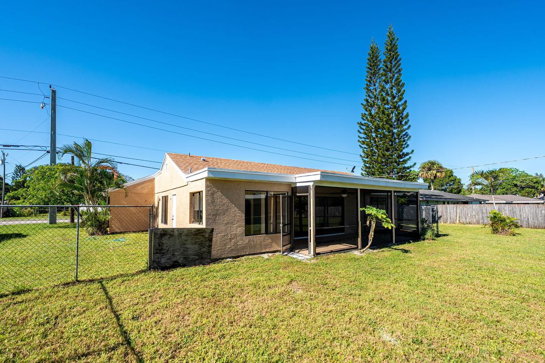 Active With Contract: $269,900 (3 beds, 2 baths, 1257 Square Feet)