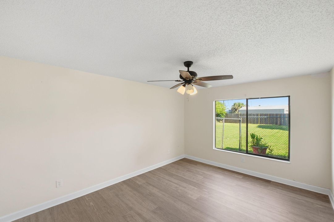 Active With Contract: $269,900 (3 beds, 2 baths, 1257 Square Feet)