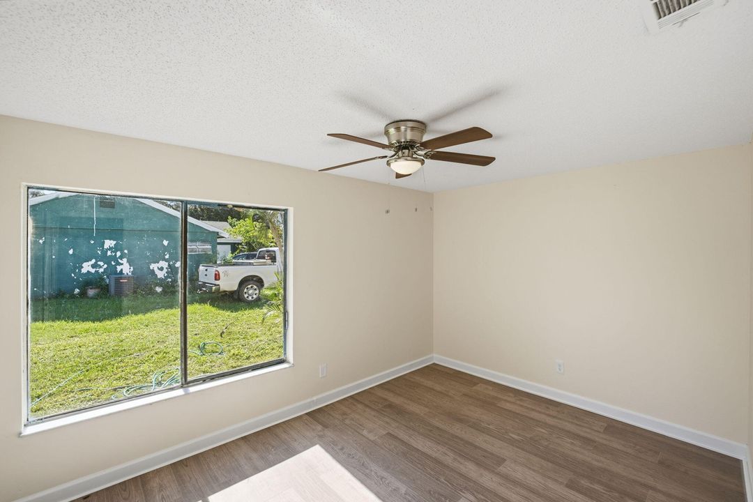 Active With Contract: $269,900 (3 beds, 2 baths, 1257 Square Feet)