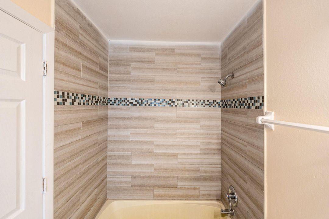 Active With Contract: $269,900 (3 beds, 2 baths, 1257 Square Feet)