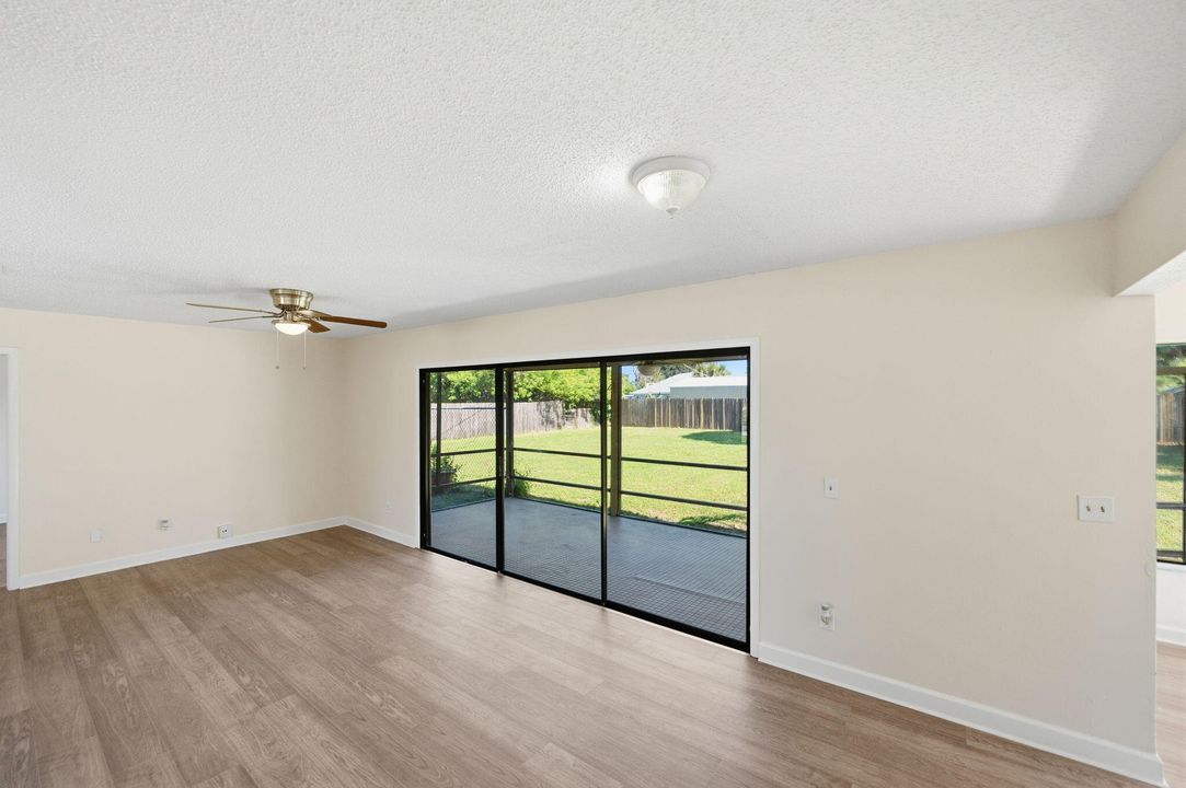 Active With Contract: $269,900 (3 beds, 2 baths, 1257 Square Feet)