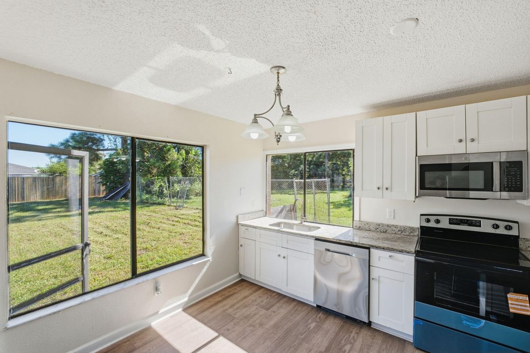 Active With Contract: $269,900 (3 beds, 2 baths, 1257 Square Feet)