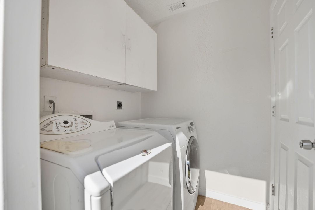 Active With Contract: $269,900 (3 beds, 2 baths, 1257 Square Feet)