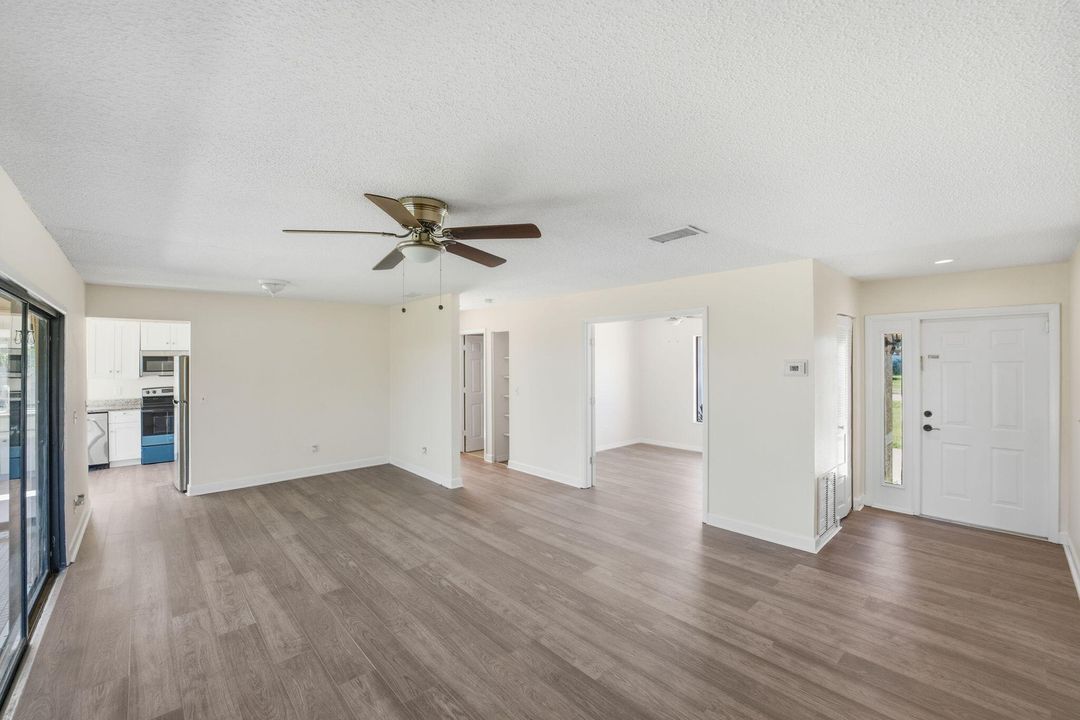 Active With Contract: $269,900 (3 beds, 2 baths, 1257 Square Feet)